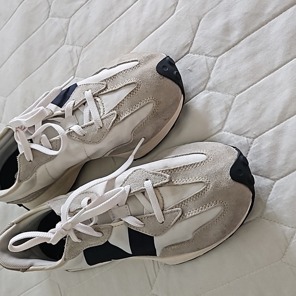 New Balance 327 size 5.5 - Picture 1 of 6